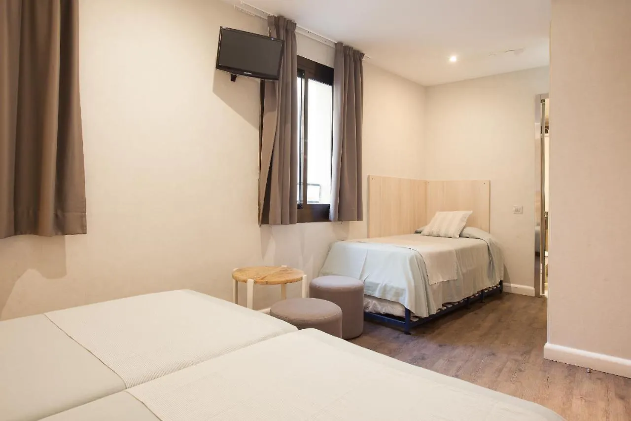 Hostal Fernando Барселона Гостевой дом