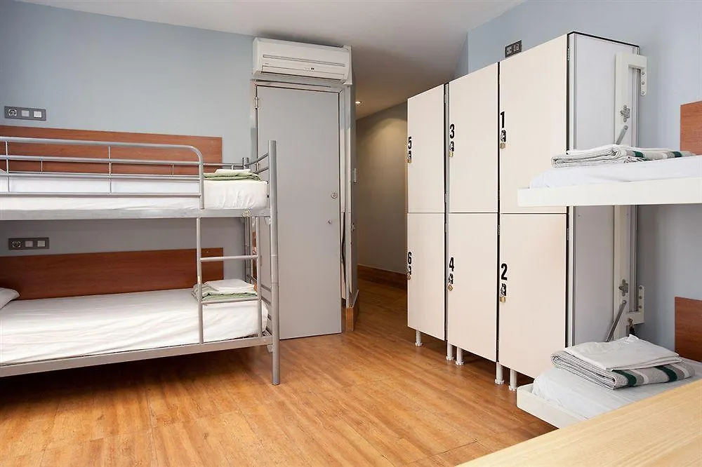 Hostal Fernando Барселона 2*,