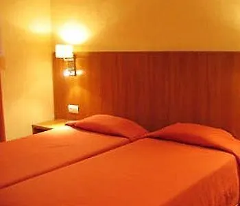 Hostal Fernando Барселона Гостевой дом