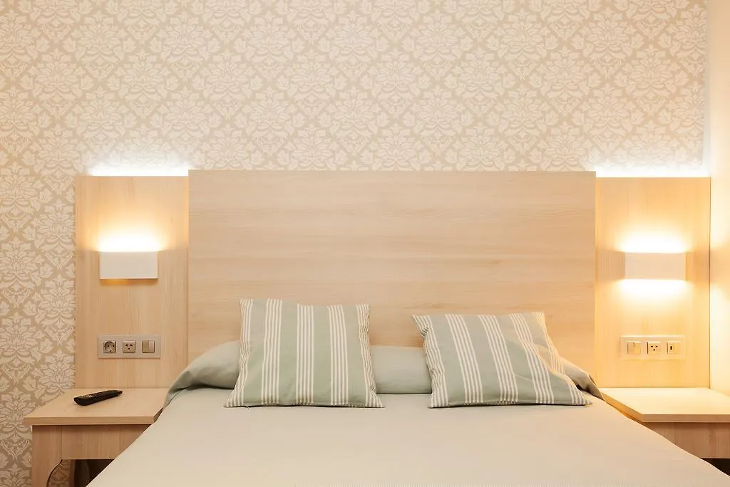 Hostal Fernando Барселона 2*,
